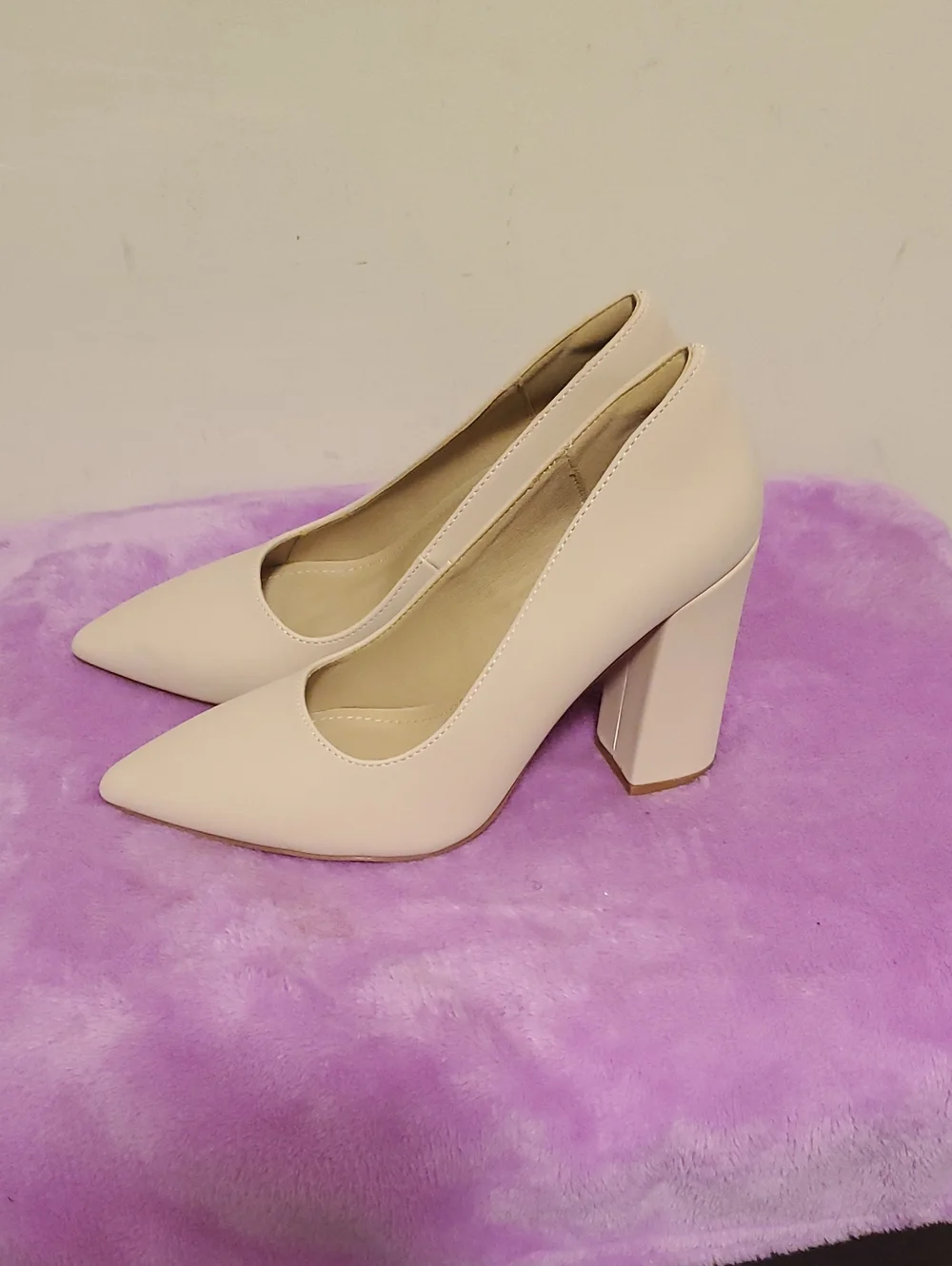 Women’s Pointed-Toe Block Heel Pumps in Pale Pink